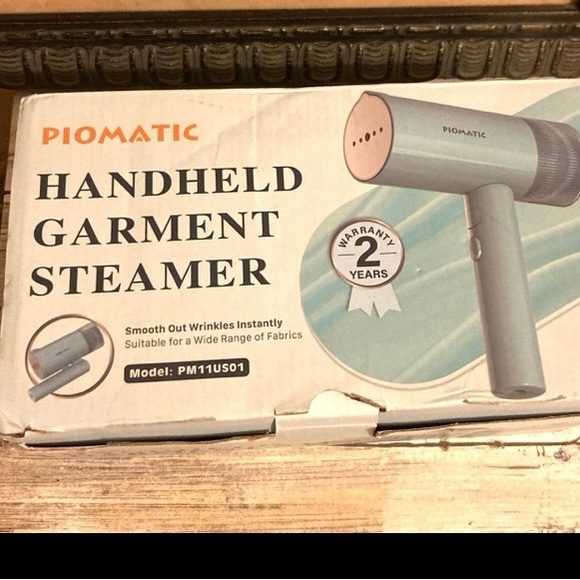 GIFTED. Hand Held Garment Steamer - Picture 2 of 6